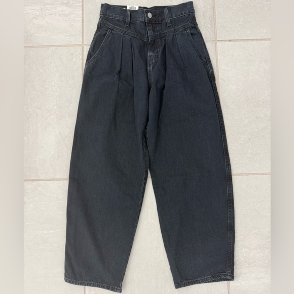 Levi's 80’s Balloon Jeans High Rise Exaggerated Curve Through The Leg sz 25